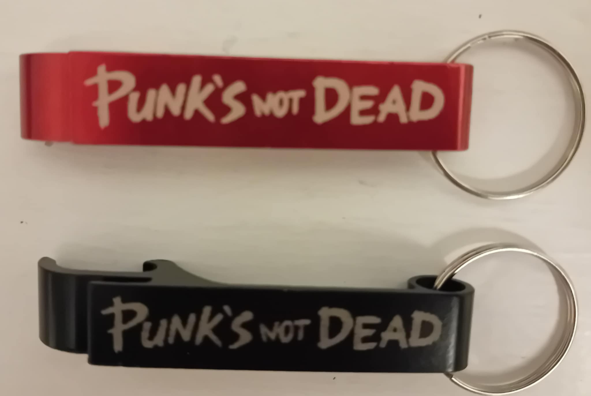 otvírák/klíčenka Punk´s Not Dead